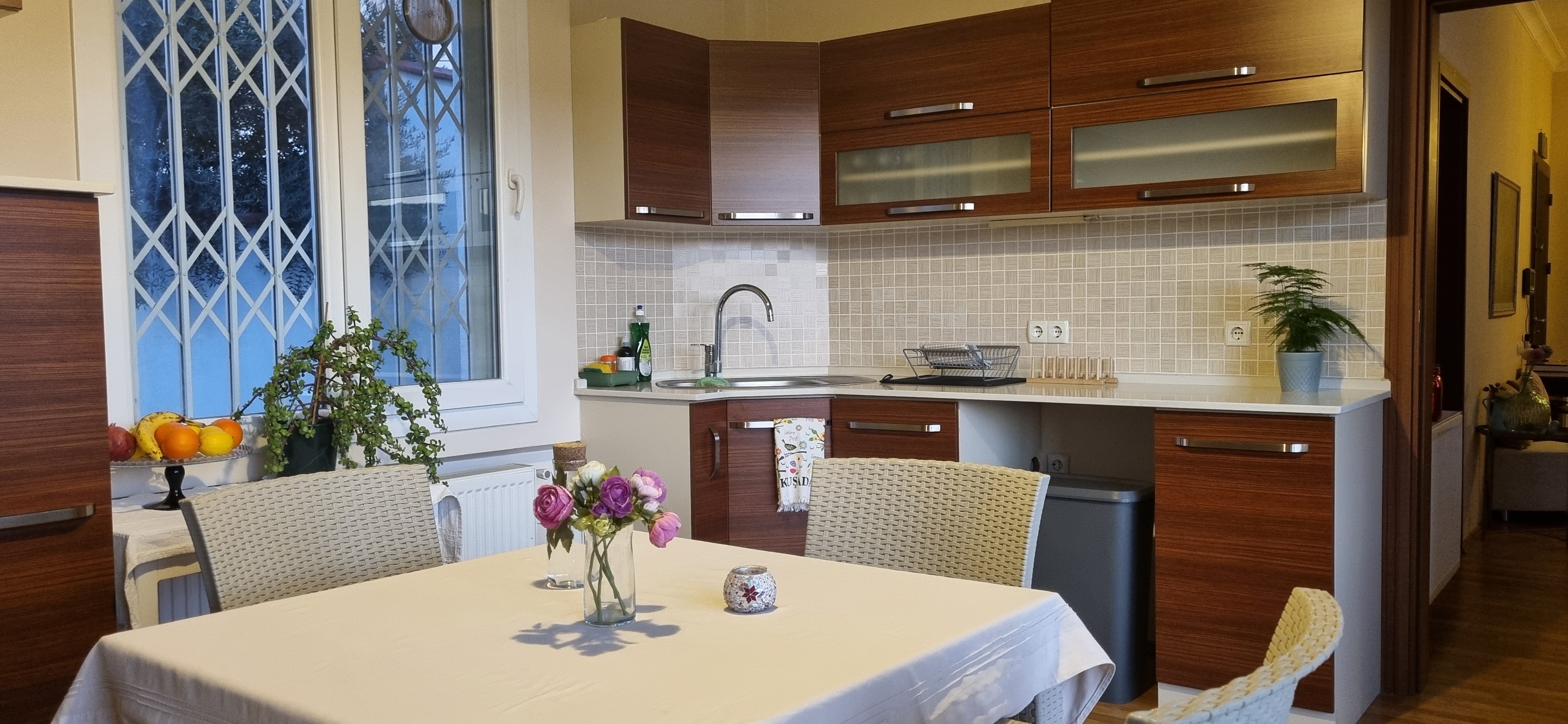 Guest Kitchen 5